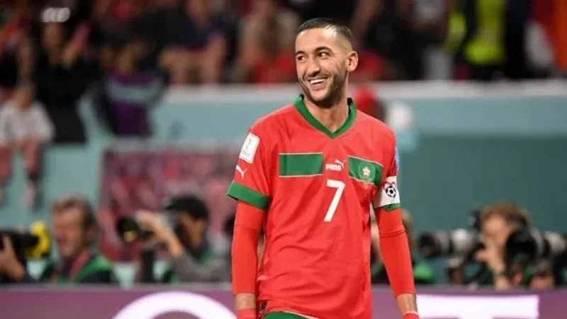 بعد مشاركته مع المنتخب المغربي.. حكيم زياش يغيب عن غلطة سراي أسبوعين