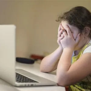 دراسة عالمية: 300 مليون طفل يتعرضون للاعتداء الجنسي عبر الإنترنت سنوياً