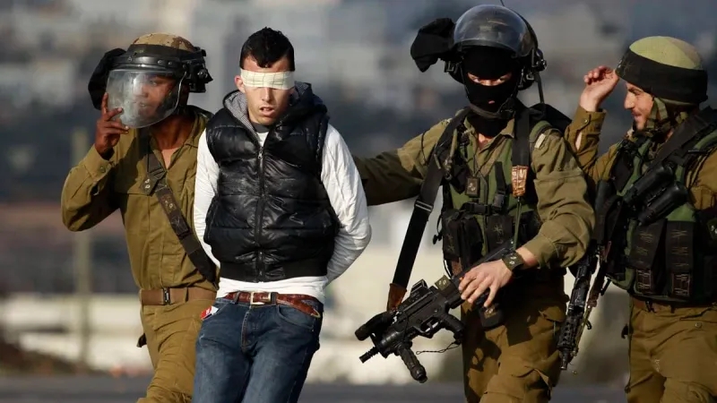 قوات الاحتلال تعتقل (25) فلسطينيا من الضفة وارتفاع عدد المعتقلين إلى (8270) معتقلا