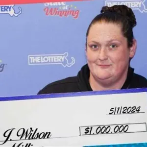 للمرة الثانية خلال 10 أسابيع.. امرأة تفوز بالجائزة الكبرى في اليانصيب بقيمة مليون دولار