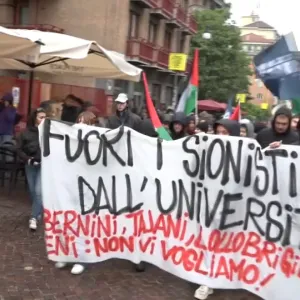 شاهد: طلاب في تورينو يطالبون بوقف التعاون بين الجامعات الإيطالية والإسرائيلية