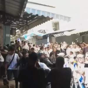 مستوطنون متطرفون يعتدون على صحافيين في القدس خلال "مسيرة الأعلام" والشرطة تعتقل 5 منهم