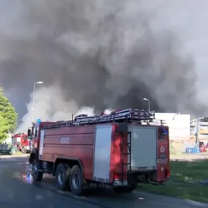 فيديو: حريق مهول يلتهم مركزاً تجارياً كبيراً في وارسو https://arabic.euronews.com/my-europe/2024/05/12/1250-abdulzahra-majid-massive-fire-destroys-sho...