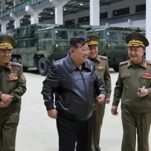 زعيم كوريا الشمالية يدعو إلى "تغيير تاريخي" في استعدادات الحرب