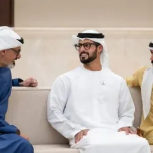 خالد بن محمد بن زايد يتبادل التبريكات بشهر رمضان مع المهنئين في قصر البطين