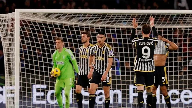 فيديو | يوفنتوس يواصل نزيف النقاط ويسقط بثنائية أمام نابولي في الدوري الإيطالي