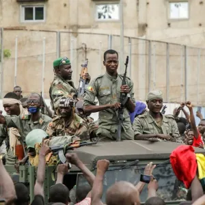 مالي: المجلس العسكري يمهد لتمديد فترة حكمه