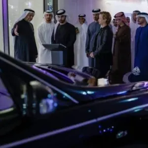 منصور بن محمد يشهد افتتاح مركز «مرسيدس-بنز» الجديد