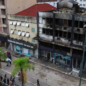البرازيل.. حريق في "فندق مشردين" يودي بحياة 10 أشخاص