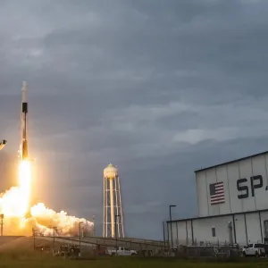 إدارة الطيران الأميركية توافق على استئناف SpaceX لإطلاق صاروخها "فالكون 9"