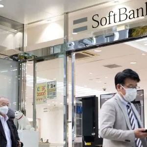نتائج الأعمال القوية تقفز بسهم SoftBank بنحو 15%
