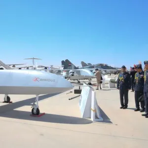 قائد سلاح الجو السلطاني العماني يشارك في معرض مصر الدولي للطيران