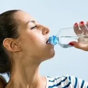 7 علامات تدل أن جسمك "عطشان" وبتشرب مياه قليلة بين الفطار والسحور