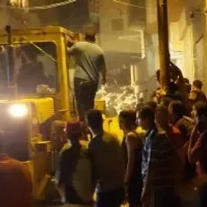 استخراج شخصين من تحت أنقاض عقار المحلة المنهار ونقلهما للمستشفى.. فيديو