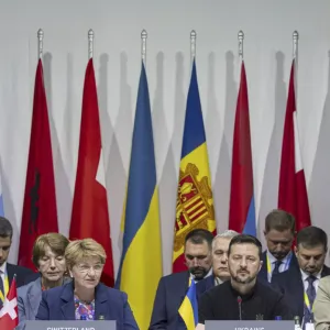 مؤتمر سويسرا: 80 دولة تتبى إعلانا بوحدة أراضي أوكرانيا كأساس لأي عملية سلام مع روسيا