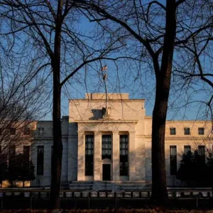 الاحتياطي الفيدرالي الأمريكي يثبت الفائدة للمرة السابعة على التوالي