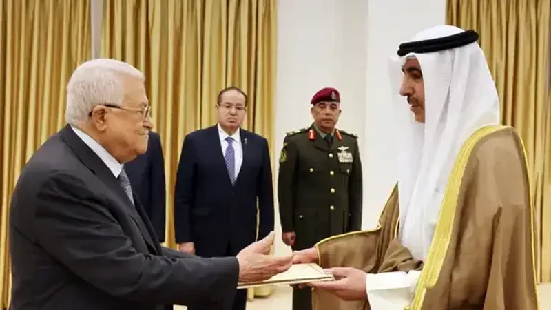 الرئيس عباس يتقبل أوراق اعتماد سفير دولة الكويت لدى دولة فلسطين