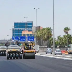 بدء أعمال سفلتة طريق الأمير سلطان وشارع الثلاثين في الخبر