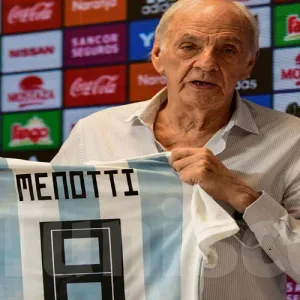 أهدى أول كأس عالم لبلاده.. وفاة مدرب الأرجنتين السابق مينوتي