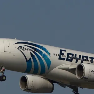 هبوط اضطراري لطائرة تابعة لشركة "مصر للطيران" بسبب عطل فني