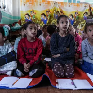 دروس تعليمية وسط الدمار وتحت القصف..ماذا عن التعليم في غزة؟