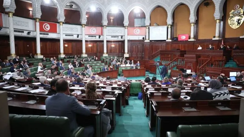 مجلس النواب يصادق على 3 اتفاقيات ضمان قروض للشركة التونسية للكهرباء والغاز