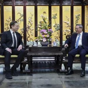 «تسلا» تُزيل عقبات أمام طرح القيادة الذاتية في الصين خلال زيارة ماسك