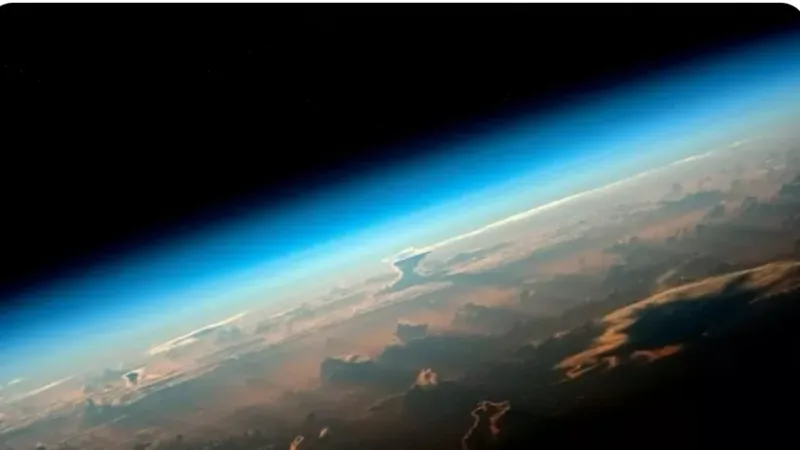 أكتشاف حيّر العلماء .. “أشكال غريبة” بالغلاف الجوي للأرض