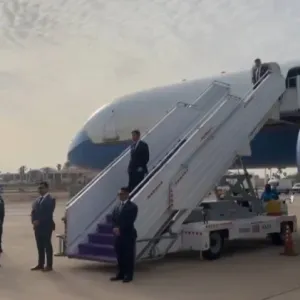 شاهد.. لحظة وصول وزير الخارجية الأمريكي "أنتوني بلينكن" إلى الرياض