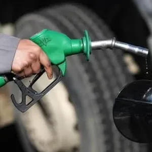 انخفاض سعري البنزين والغاز