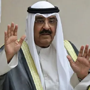 أمير الكويت: سنتخذ قراراً صعباً إنقاذاً للبلاد