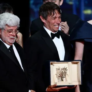 فيلم "أنورا" للأميركي شون بيكر يفوز بـ"السعفة الذهبية" في مهرجان كان
