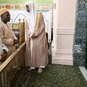 نائب رئيس جامبيا يزور المسجد النبوي