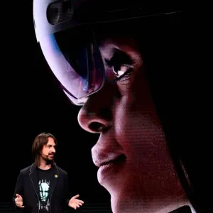 مايكروسوفت وسامسونج تطوران نظارة لمنافسة Apple Vision Pro