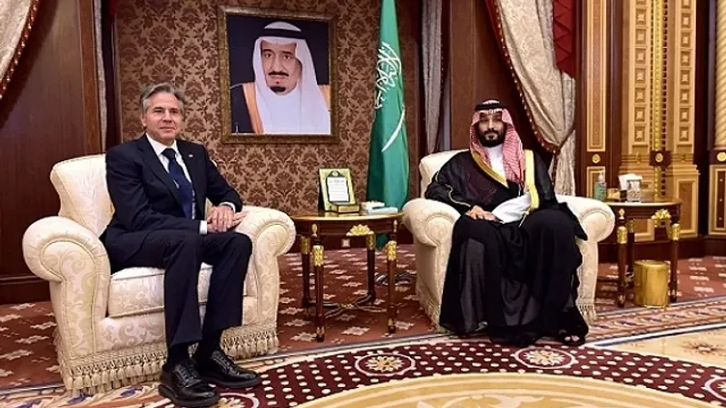 وزير الخارجية الأمريكي يصل الرياض في مستهل جولته بالمنطقة لبحث الوضع بغزة