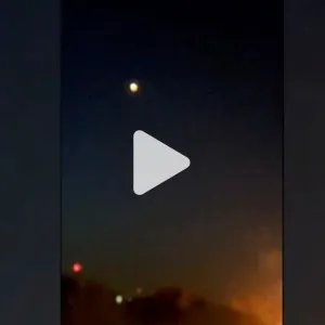 فيديو يُظهر ومضات في سماء أصفهان بالقرب من الموقع الذي ضربت فيه إسرائيل