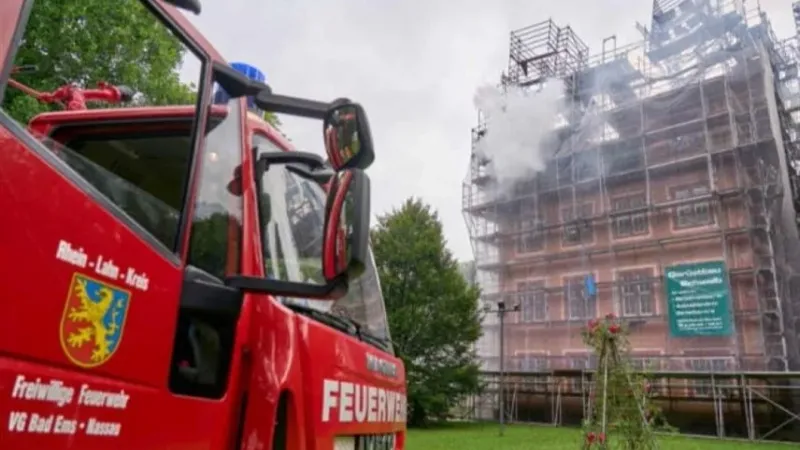 حريق هائل في مبنى تاريخي غرب ألمانيا