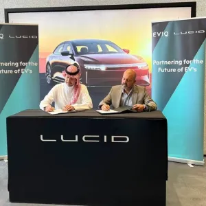 توقيع شراكة مع "لوسيد" لتطوير البنية التحتية لشحن المركبات الكهربائية بالمملكة
