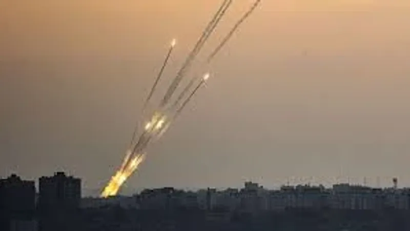 إعلام عبري: صواريخ "القسام" على "بئر السبع" تعيدنا للأيام الأولى للحرب