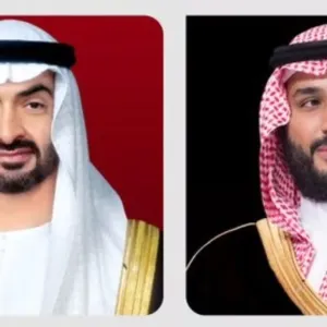 ولي العهد ورئيس الإمارات يبحثان هاتفيًا تداعيات التصعيد العسكري بالمنطقة