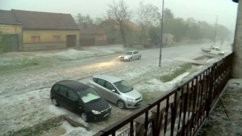 فيديو. شاهد: عاصفة قوية من البرد والريح العاتية تقتل شحصين وتدمر منازل وبنى تحتية في كرواتيا