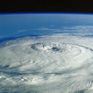 عين الإعصار "بيريل" تشتد في طريقها إلى جزر الكاريبي
