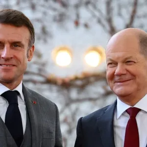ماكرون يجري أول زيارة دولة لرئيس فرنسي إلى ألمانيا منذ ربع قرن