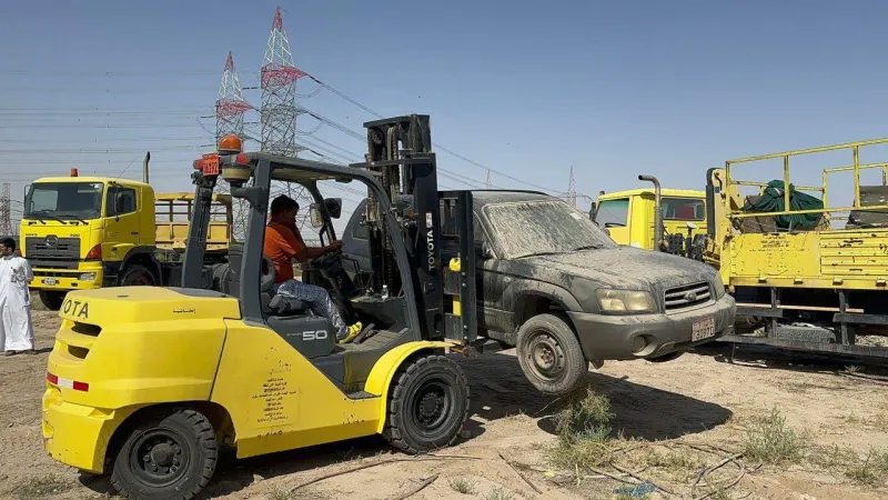 بلدية الكويت: رفع 14 سيارة مهملة وسكراب في الجهراء