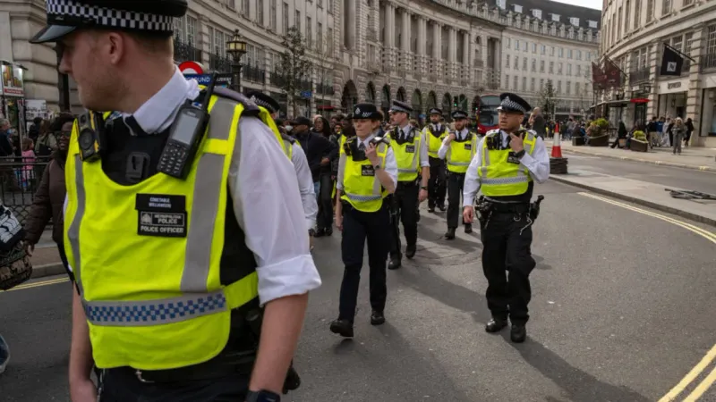 شرطي بريطاني يتعرض لعملية طعن في لندن
