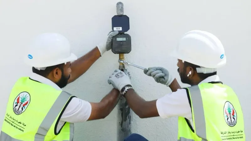 «كهرباء الشارقة» تنجز تبديل عدّادات المياه الميكانيكية بذكية في الرحمانية
