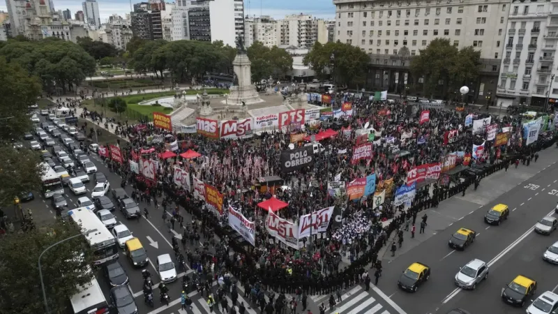 فيديو. 
            
    			احتجاجات مناهضة للسياسات الاقتصادية في الأرجنتين