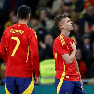 مدرب إسبانيا: هذا الأمر يؤلمني بشدة ويشعرني بالخجل