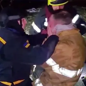 المأساة التي هزت قلوب رجال الإطفاء في خاركيف: غارة روسية تودي بحياة أحدهم وتثير حالة من الحزن بين زملائه