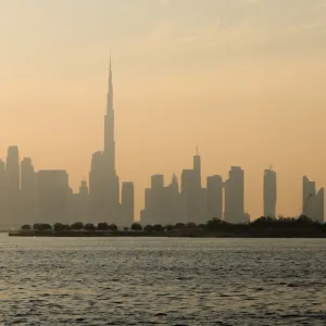 مؤشر مديري المشتريات في الإمارات لشهر أبريل يتراجع لأدنى مستوى له في 8 أشهر إلى 55.3 نقطة في ابريل